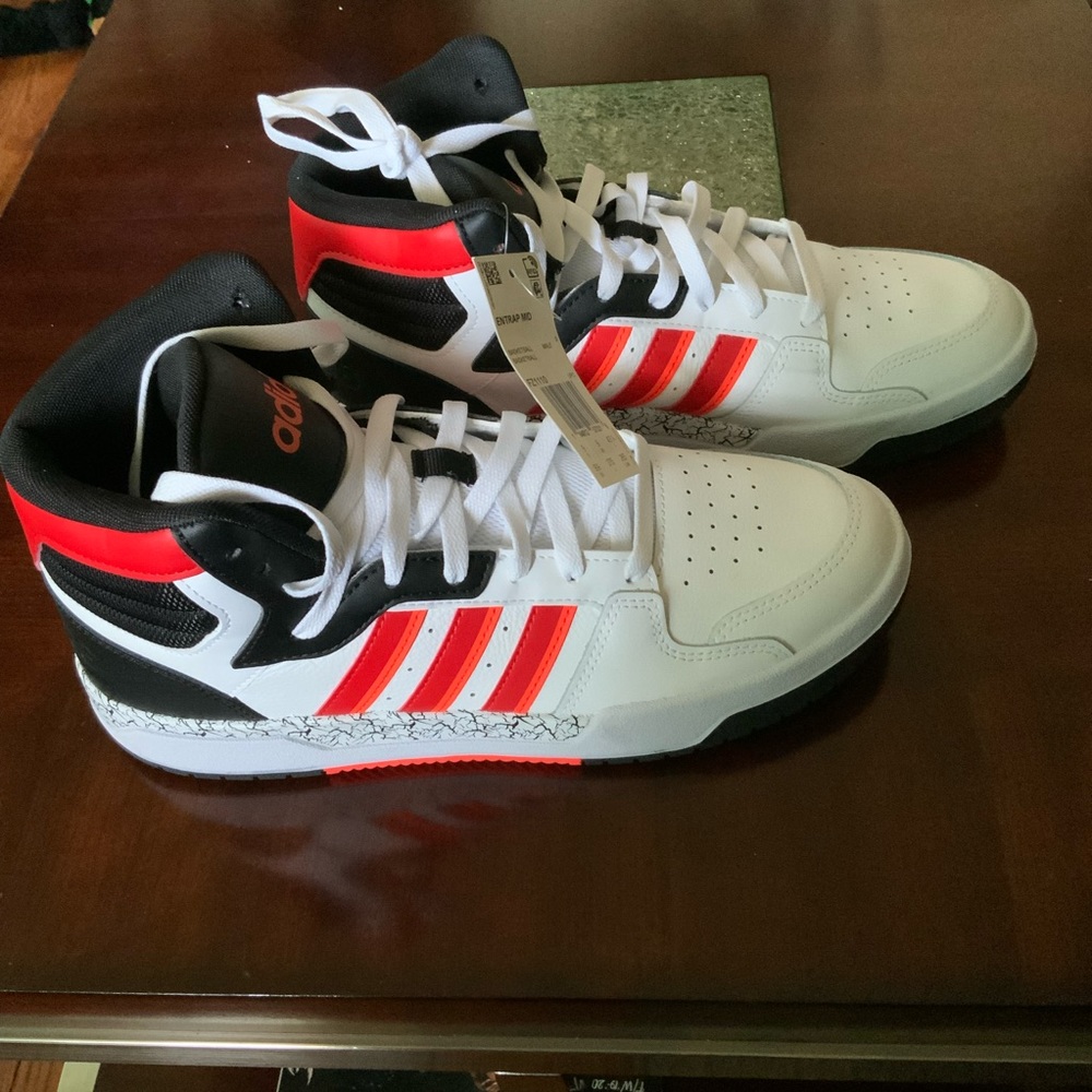 Adidas Sneakers